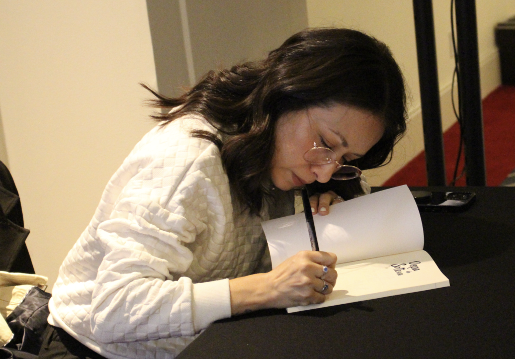 fabiola muñiz, autora del libro depa de soltera guía para independizarte y dejar la casa de tus papás por editorial trillas